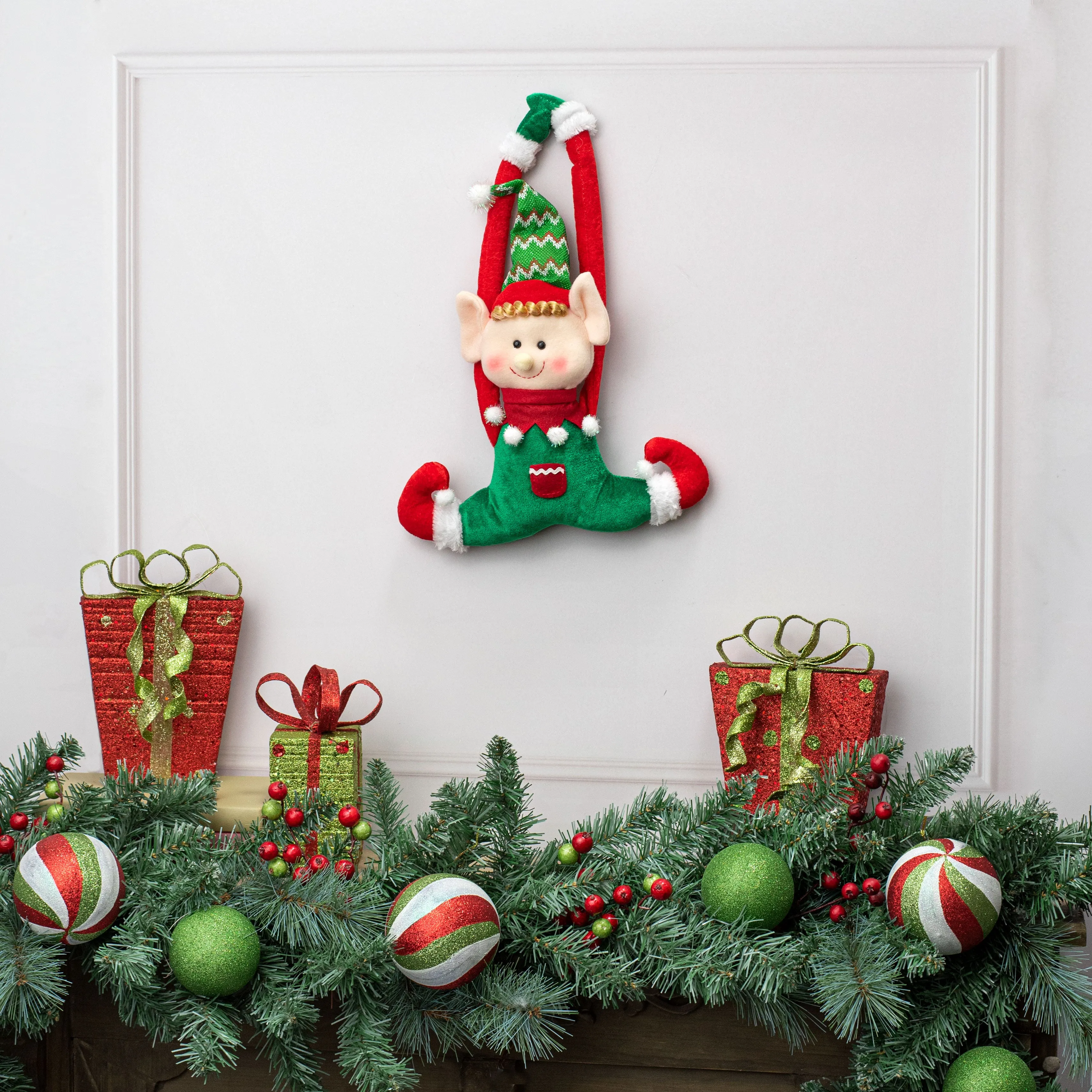 16" Holiday Elf Door Hanger: Green