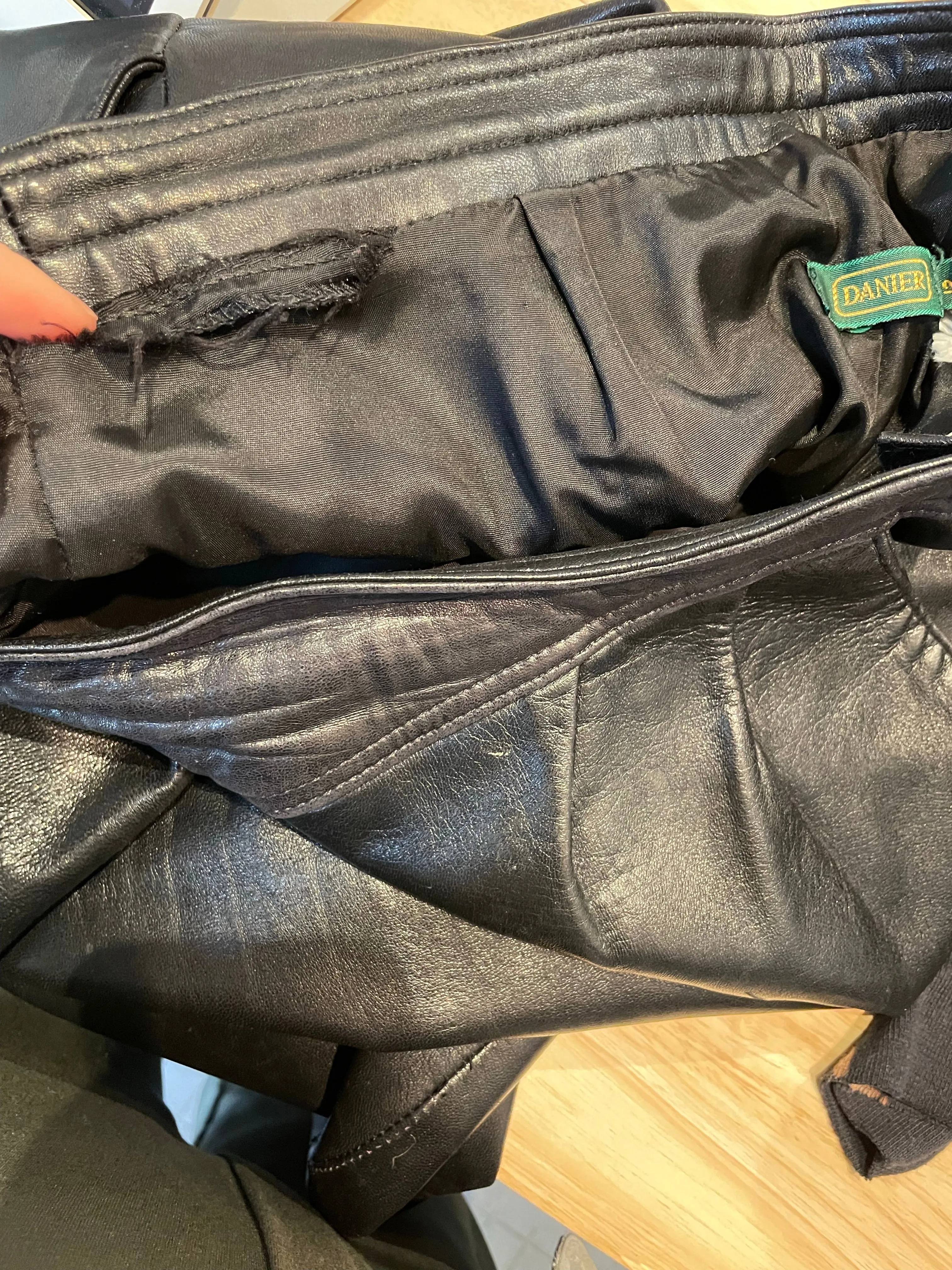 Danier Vintage Genuine Leather High Rise Wide Leg Leather Pants - S/M (30" Waist)